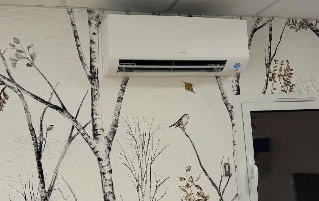 Installation d’une climatisation Daikin dans une micro-crèche à Ferney-Voltaire
