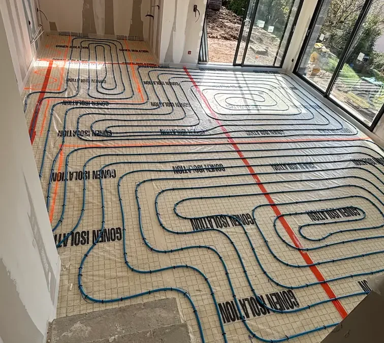 Installation d’un plancher chauffant hydraulique à Valserhône