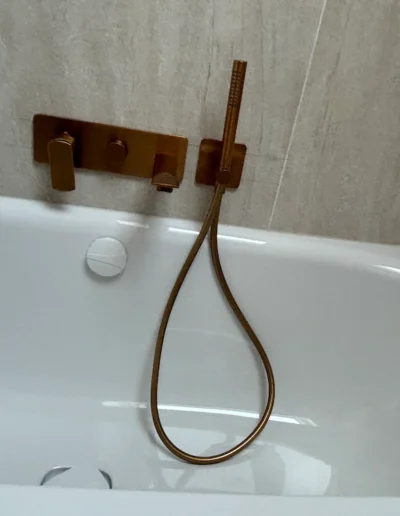 Images de robinetterie de baignoire moderne