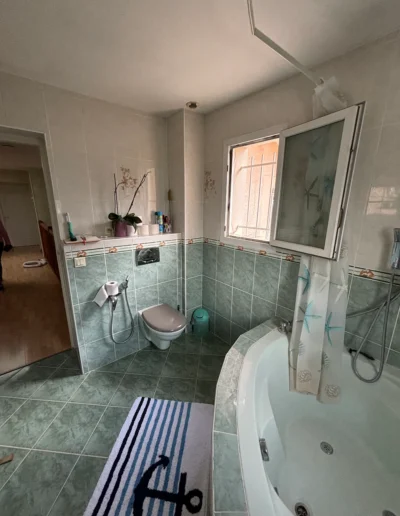 Avant transformation d'une salle de bain à Cessy