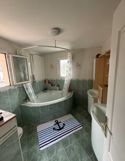 Avant transformation d'une salle de bain à Cessy