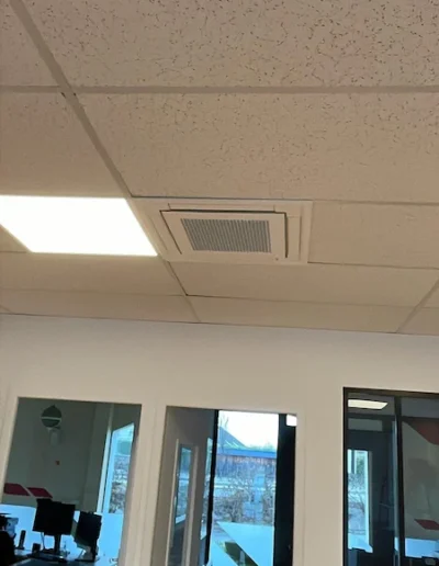 Unité climatisation Daikin installé dans des bureaux